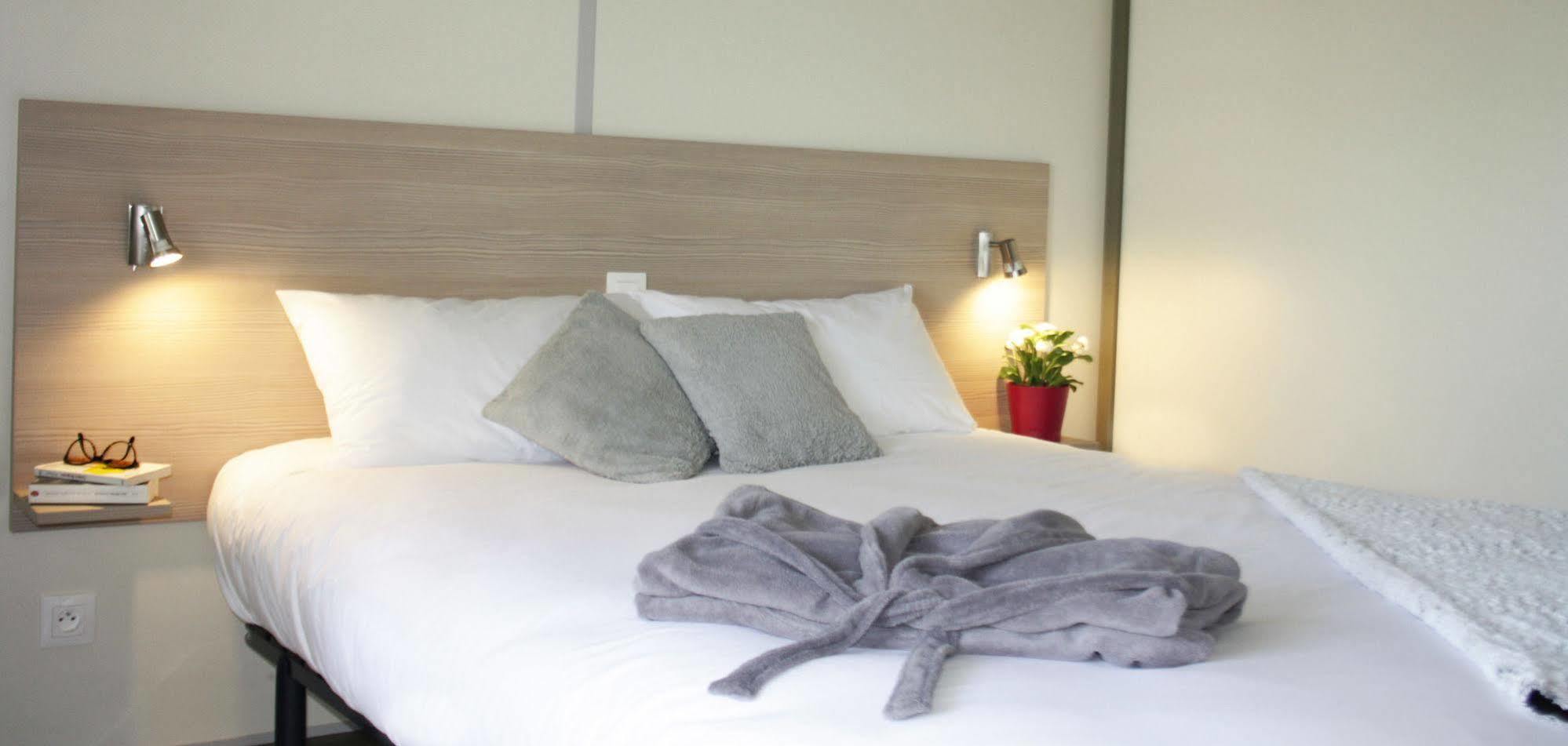 Lodge Hotel & Spa Les Voiles Du Grand Large Meyzieu Eksteriør bilde